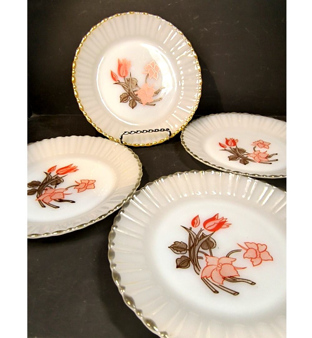 2251. 4 Vintage Termocrisa Mexico White Milk Glass Red Tulip Bread Salad Plates